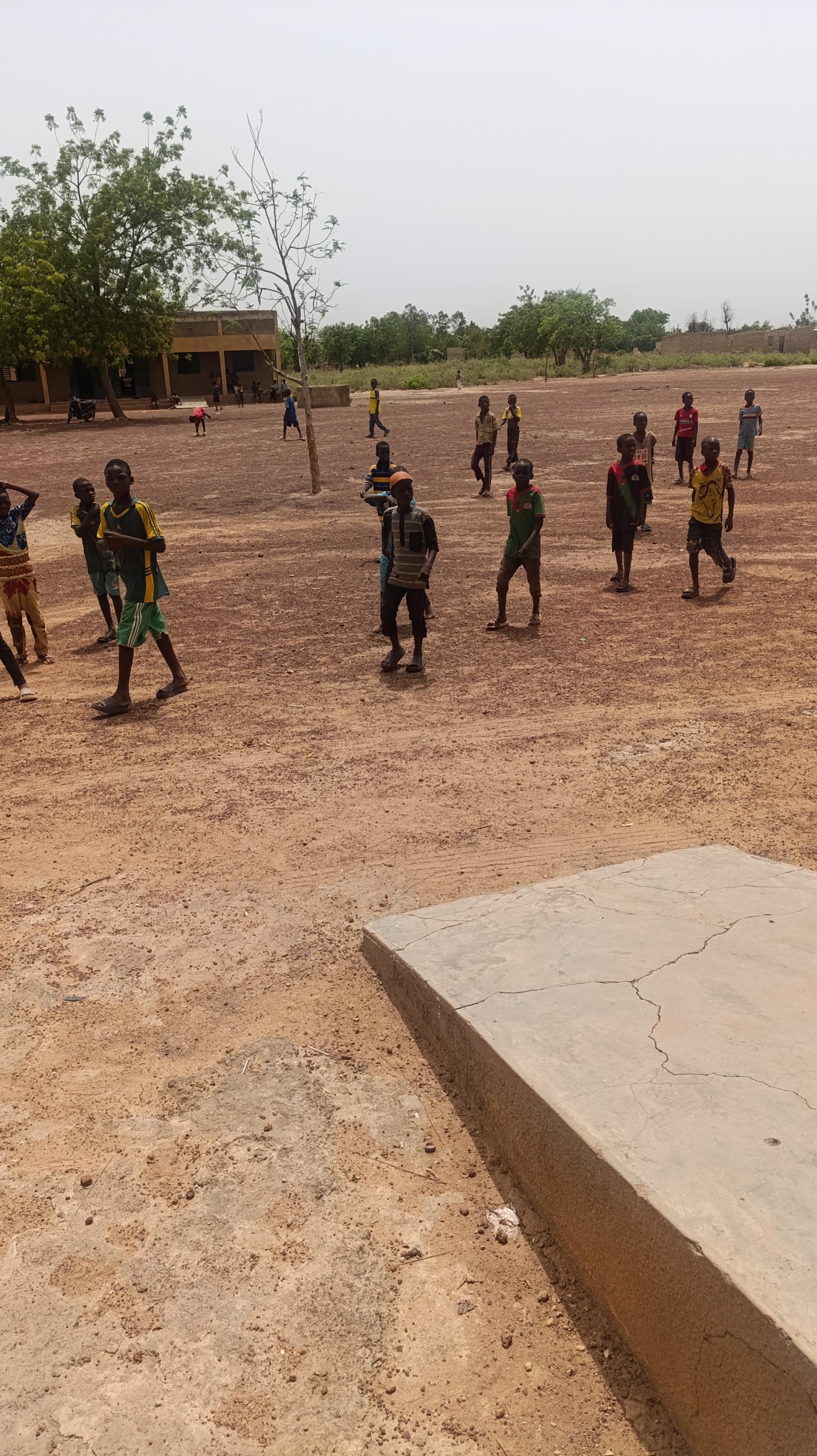 Schulhof der École de Bagtogdo